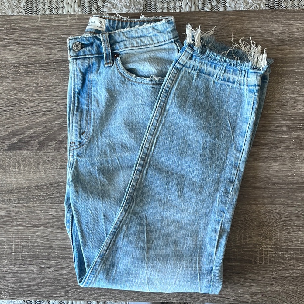 Abercrombie & Fitch High Rise Mom Curve Love Ankle Jean